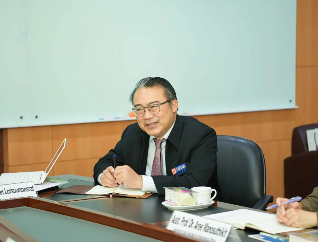 w4 Huazhong University of Science and Technology (HUST) Delegation’ Visit