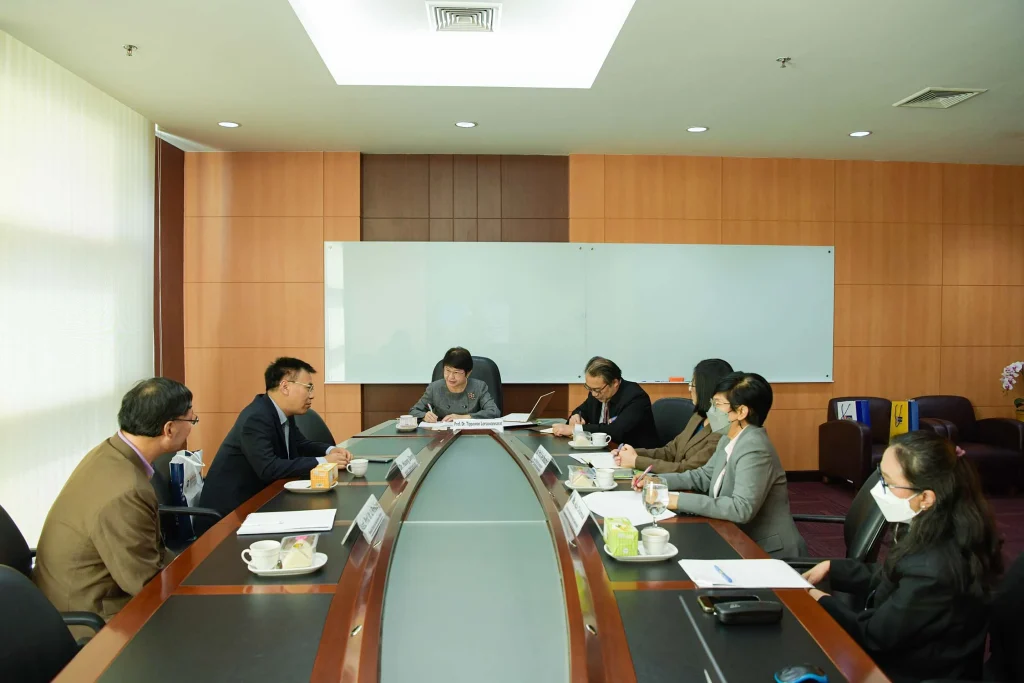 w5 Huazhong University of Science and Technology (HUST) Delegation’ Visit