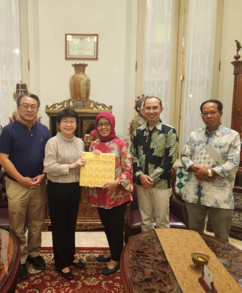 NIDA ร่วมรับประทานอาหารกับผู้บริหาร Universitas Gadjah Mada (UGM) สาธารณรัฐอินโดนีเซีย