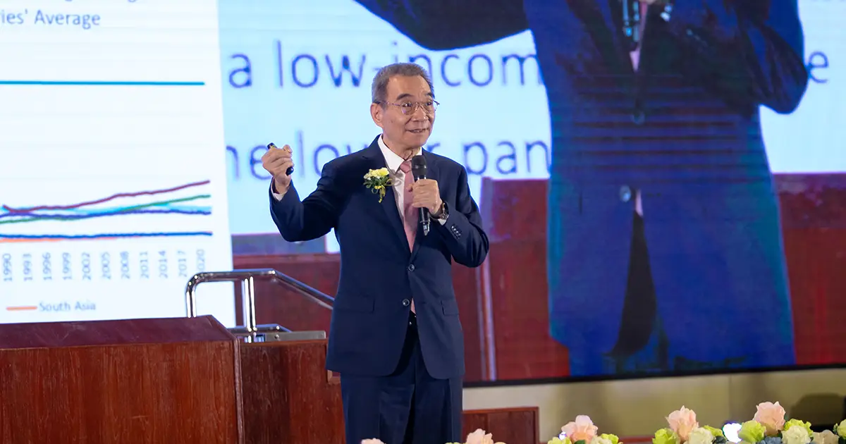 China and East Asia’s Rise and Its Implication for  Development Economics (NIC NIDA 2024)