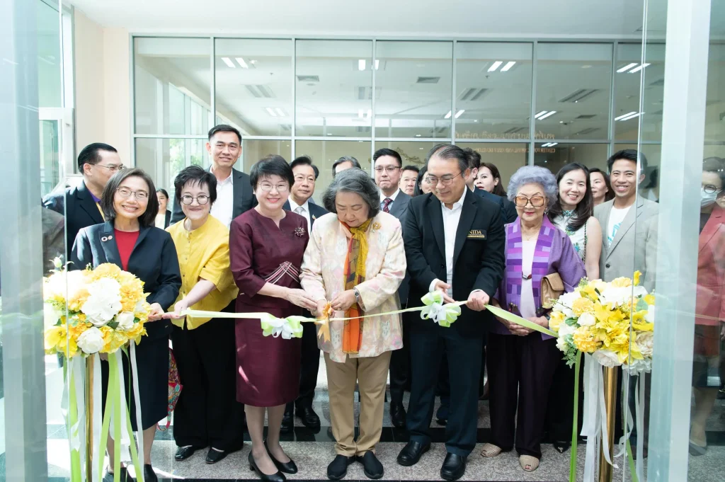 นิด้าเปิดตัว “ศูนย์พัฒนาทุนและสินทรัพย์” อย่างเป็นทางการในบรรยากาศอบอุ่น แขกผู้มีเกียรติ คณาจารย์ – นักศึกษา – ศิษย์เก่า ร่วมแสดงความยินดีอย่างคับคั่ง