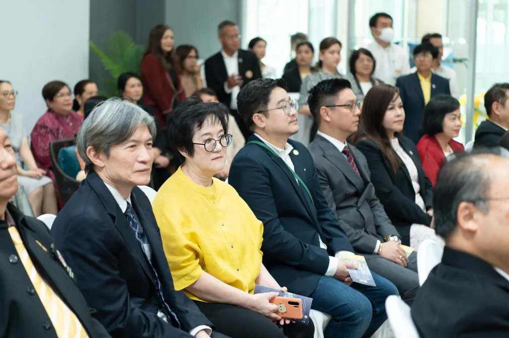 นิด้าเปิดตัว “ศูนย์พัฒนาทุนและสินทรัพย์” อย่างเป็นทางการในบรรยากาศอบอุ่น แขกผู้มีเกียรติ คณาจารย์ – นักศึกษา – ศิษย์เก่า ร่วมแสดงความยินดีอย่างคับคั่ง