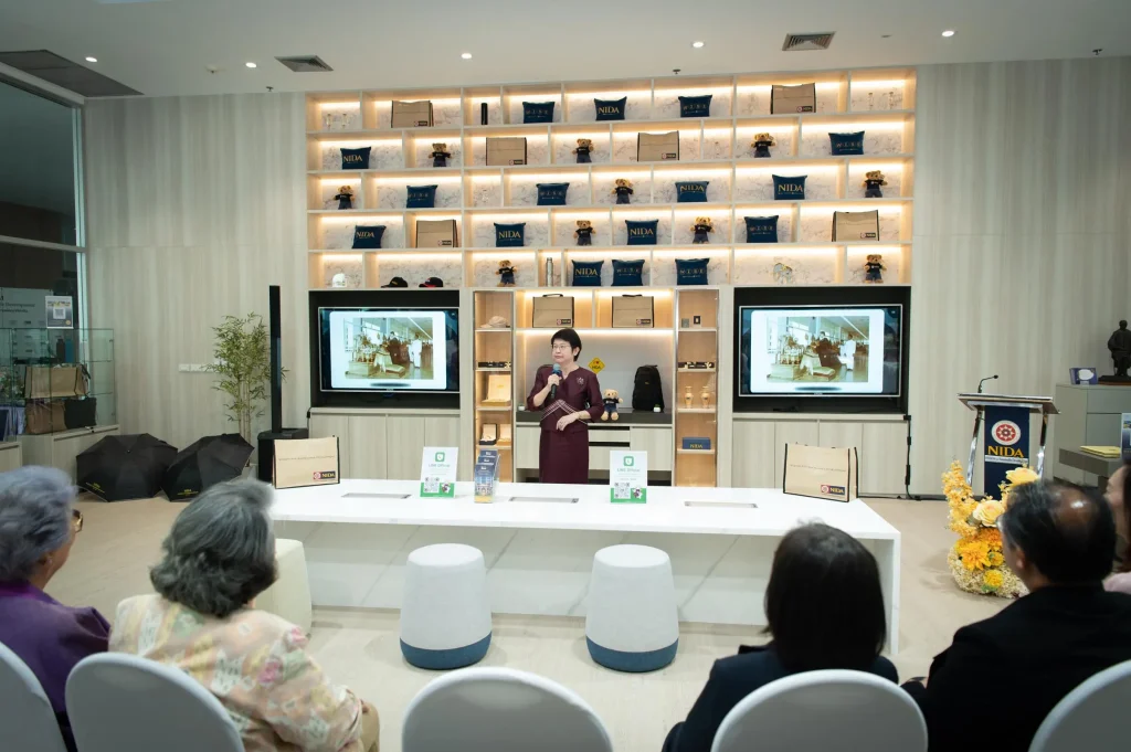 นิด้าเปิดตัว “ศูนย์พัฒนาทุนและสินทรัพย์” อย่างเป็นทางการในบรรยากาศอบอุ่น แขกผู้มีเกียรติ คณาจารย์ – นักศึกษา – ศิษย์เก่า ร่วมแสดงความยินดีอย่างคับคั่ง