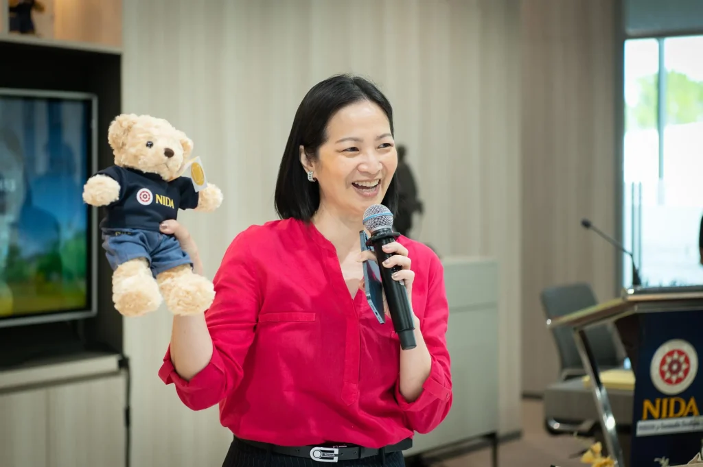 นิด้าเปิดตัว “ศูนย์พัฒนาทุนและสินทรัพย์” อย่างเป็นทางการในบรรยากาศอบอุ่น แขกผู้มีเกียรติ คณาจารย์ – นักศึกษา – ศิษย์เก่า ร่วมแสดงความยินดีอย่างคับคั่ง