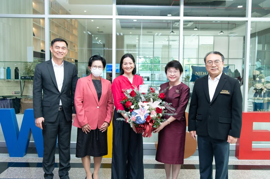 นิด้าเปิดตัว “ศูนย์พัฒนาทุนและสินทรัพย์” อย่างเป็นทางการในบรรยากาศอบอุ่น แขกผู้มีเกียรติ คณาจารย์ – นักศึกษา – ศิษย์เก่า ร่วมแสดงความยินดีอย่างคับคั่ง