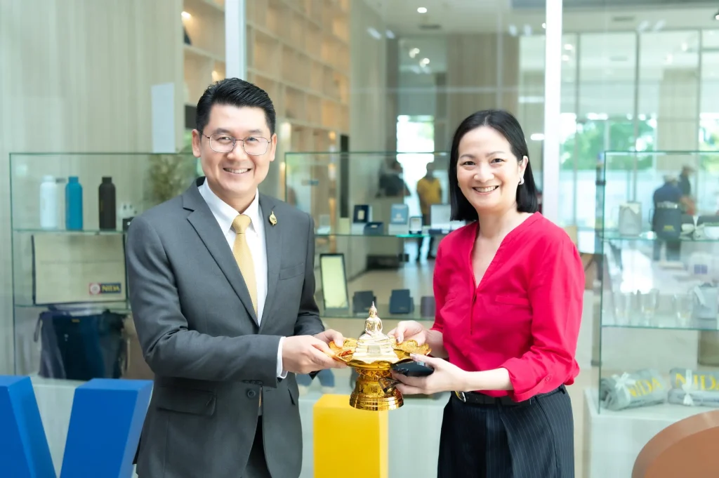 นิด้าเปิดตัว “ศูนย์พัฒนาทุนและสินทรัพย์” อย่างเป็นทางการในบรรยากาศอบอุ่น แขกผู้มีเกียรติ คณาจารย์ – นักศึกษา – ศิษย์เก่า ร่วมแสดงความยินดีอย่างคับคั่ง