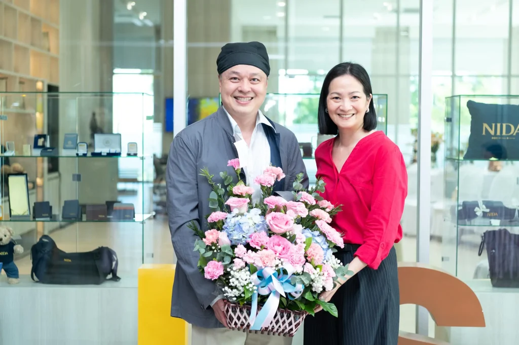 นิด้าเปิดตัว “ศูนย์พัฒนาทุนและสินทรัพย์” อย่างเป็นทางการในบรรยากาศอบอุ่น แขกผู้มีเกียรติ คณาจารย์ – นักศึกษา – ศิษย์เก่า ร่วมแสดงความยินดีอย่างคับคั่ง