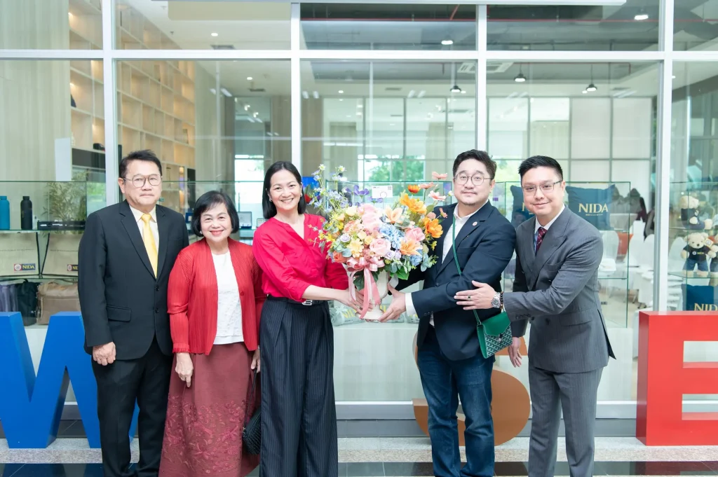 นิด้าเปิดตัว “ศูนย์พัฒนาทุนและสินทรัพย์” อย่างเป็นทางการในบรรยากาศอบอุ่น แขกผู้มีเกียรติ คณาจารย์ – นักศึกษา – ศิษย์เก่า ร่วมแสดงความยินดีอย่างคับคั่ง