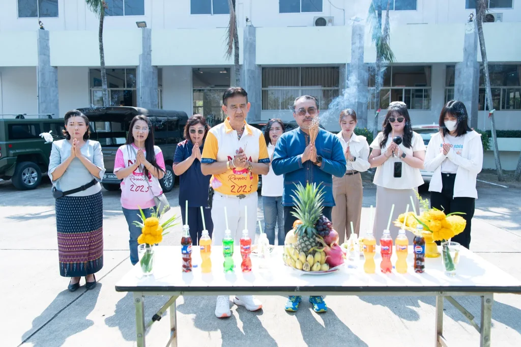 a11 รองนายกฯ ประเสริฐ – ผู้บริหารนิด้า – ศิษย์เก่า ร่วมทำบุญถวายภัตตาหารเพล ในโอกาสเปิด “นิด้า – วิทยาเขตสีคิ้ว” อย่างเป็นทางการ