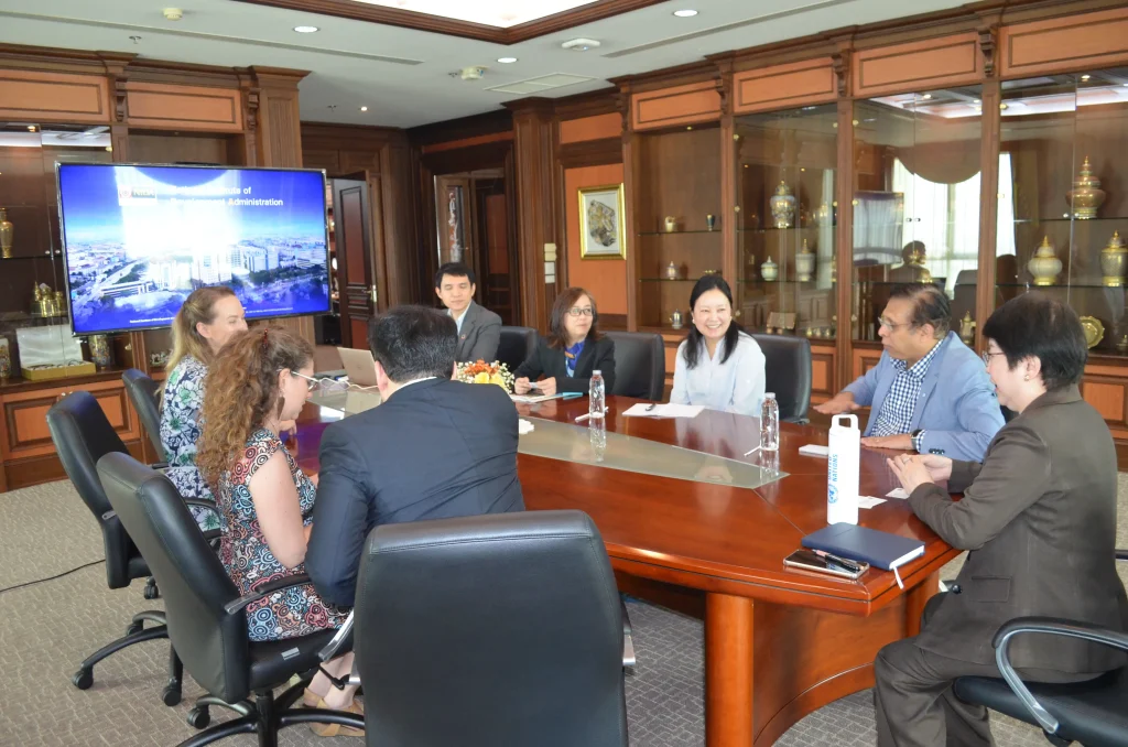 Image Name Official Visit by United Nations Delegates to NIDA