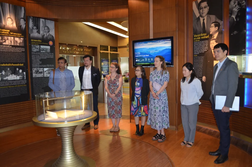 Image Name Official Visit by United Nations Delegates to NIDA