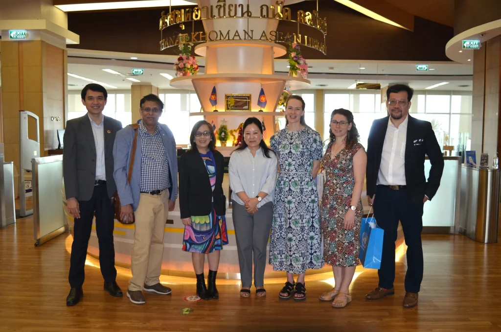 Image Name Official Visit by United Nations Delegates to NIDA