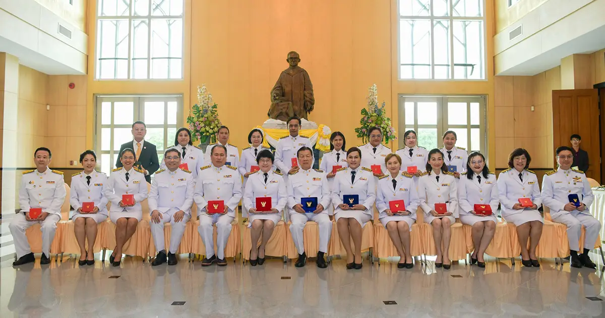 พิธีพระราชทานเครื่องราชอิสริยาภรณ์ ประจำปี 2565 - 2567 สถาบันบัณฑิตพัฒนบริหารศาสตร์