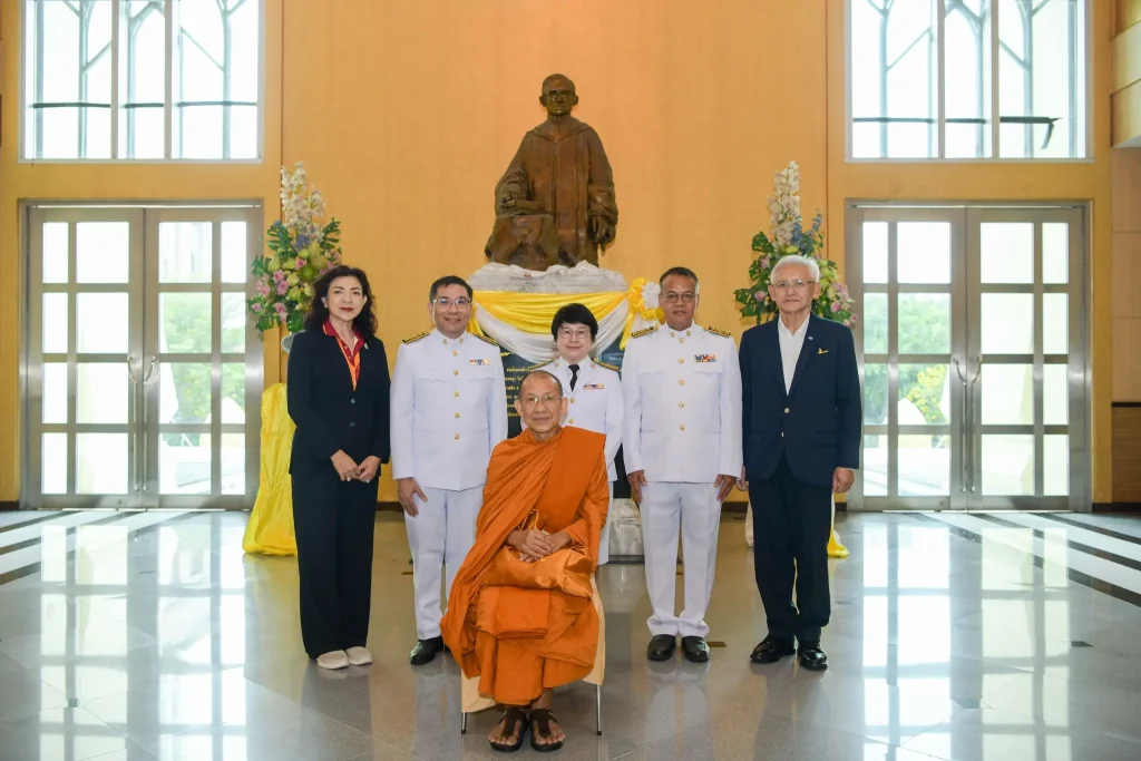 พิธีพระราชทานเครื่องราชอิสริยาภรณ์ ประจำปี 2565 – 2567 สถาบันบัณฑิตพัฒนบริหารศาสตร์