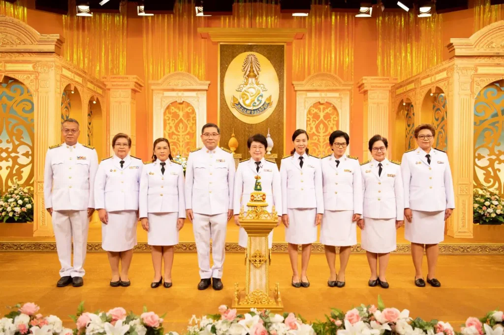 680626-03 “นิด้า” ร่วมบันทึกเทปถวายพระพร เนื่องในโอกาสมหามงคลเฉลิมพระชนมพรรษา พระบาทสมเด็จพระเจ้าอยู่หัว และสมเด็จพระบรมราชชนนีพันปีหลวง