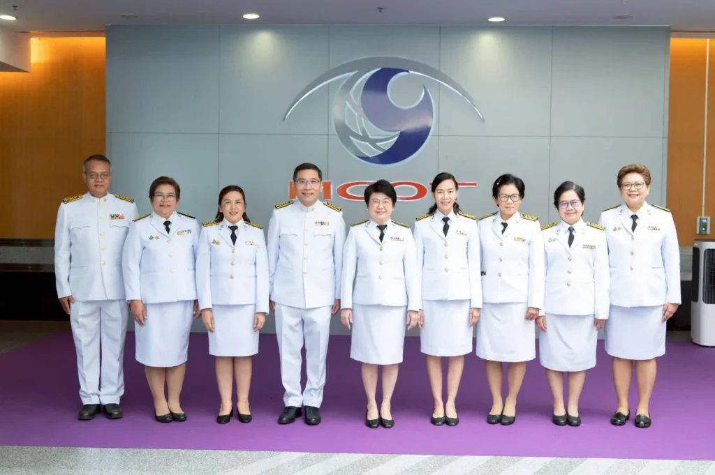 680626-05 “นิด้า” ร่วมบันทึกเทปถวายพระพร เนื่องในโอกาสมหามงคลเฉลิมพระชนมพรรษา พระบาทสมเด็จพระเจ้าอยู่หัว และสมเด็จพระบรมราชชนนีพันปีหลวง