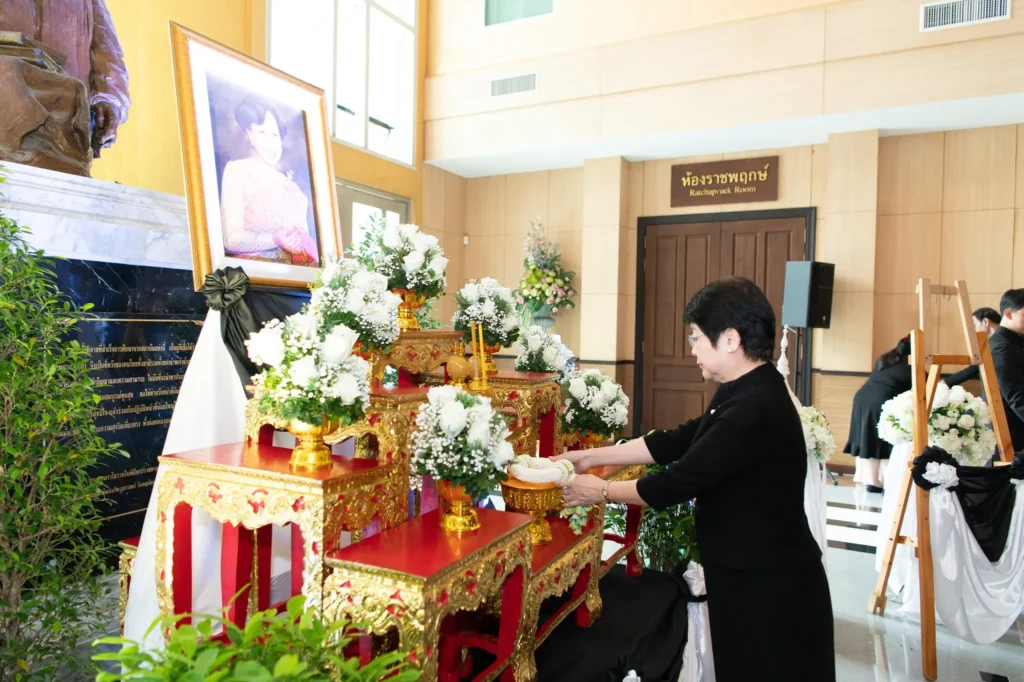 นิด้า น้อมถวายความอาลัยและสำนึกในพระมหากรุณาธิคุณแด่ สมเด็จพระนางเจ้าสิริกิติ์ พระบรมราชินีนาถ พระบรมราชชนนีพันปีหลวง