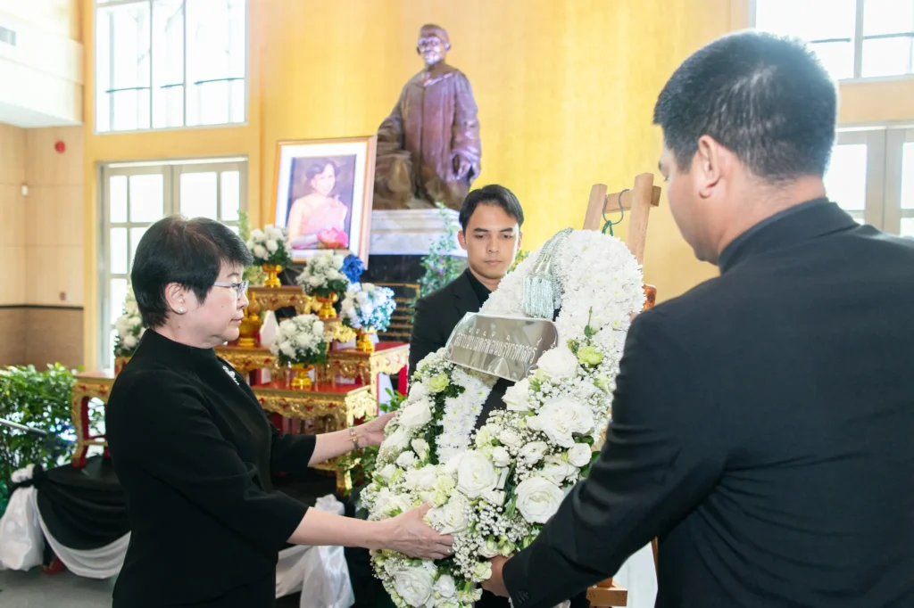 นิด้า น้อมถวายความอาลัยและสำนึกในพระมหากรุณาธิคุณแด่ สมเด็จพระนางเจ้าสิริกิติ์ พระบรมราชินีนาถ พระบรมราชชนนีพันปีหลวง