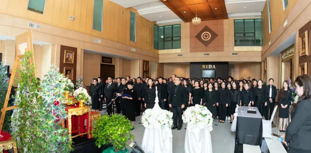 นิด้า น้อมถวายความอาลัยและสำนึกในพระมหากรุณาธิคุณแด่ สมเด็จพระนางเจ้าสิริกิติ์ พระบรมราชินีนาถ พระบรมราชชนนีพันปีหลวง