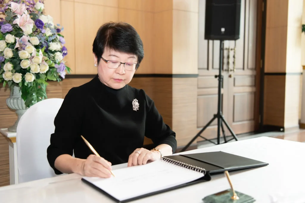 นิด้า น้อมถวายความอาลัยและสำนึกในพระมหากรุณาธิคุณแด่ สมเด็จพระนางเจ้าสิริกิติ์ พระบรมราชินีนาถ พระบรมราชชนนีพันปีหลวง