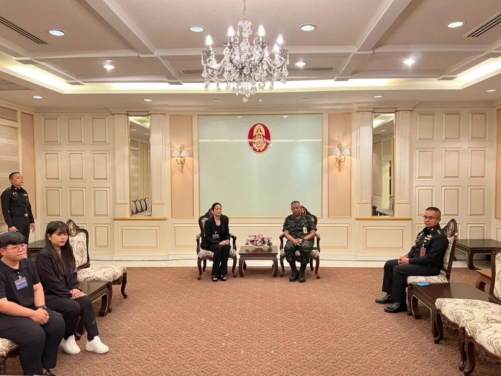 681204-02 ’นิด้า‘ ผนึกกำลังกองทัพบก ส่งมอบสิ่งของบรรเทาทุกข์ผู้ประสบอุทกภัยภาคใต้